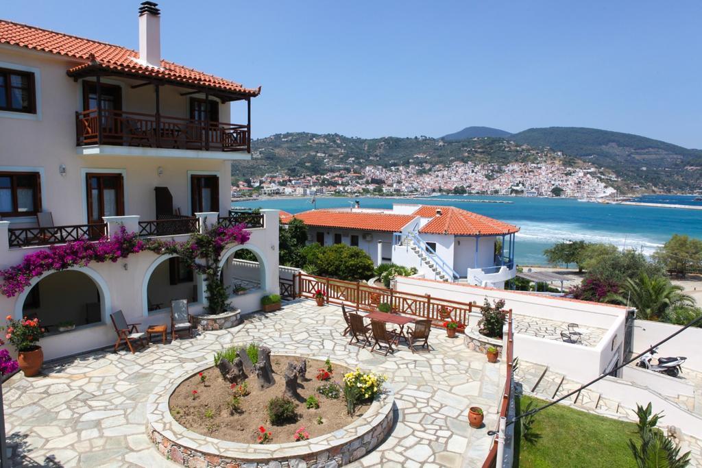 Pleoussa Studio And Apartments Skopelos Eksteriør billede