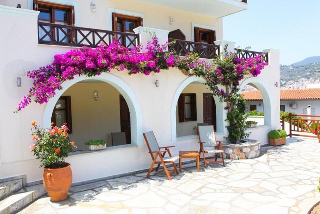 Pleoussa Studio And Apartments Skopelos Eksteriør billede