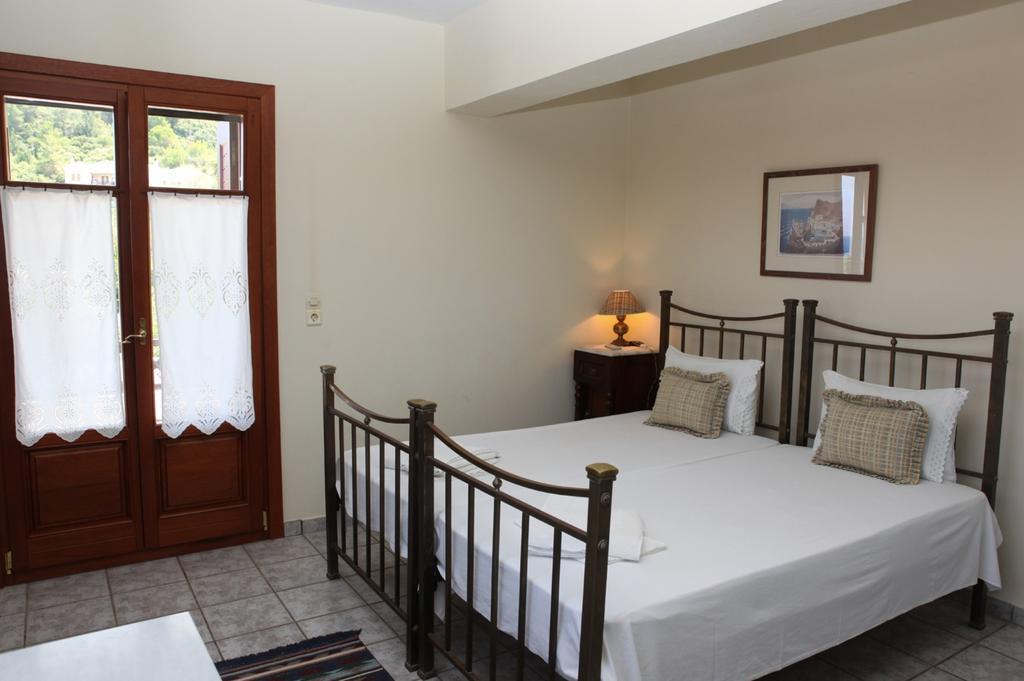 Pleoussa Studio And Apartments Skopelos Eksteriør billede