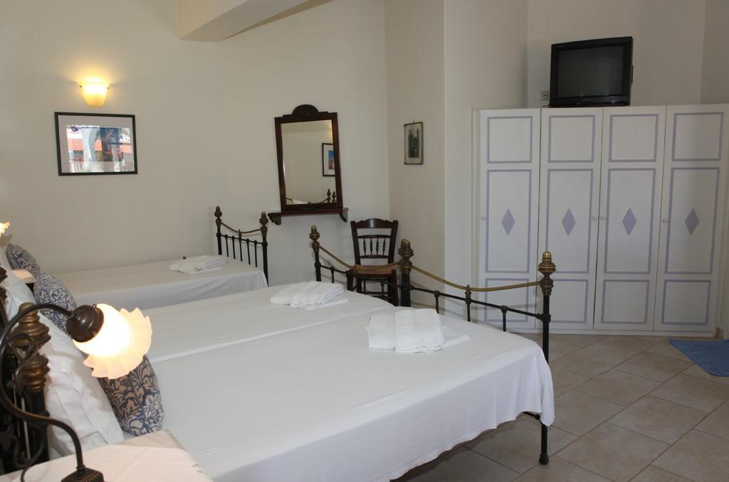 Pleoussa Studio And Apartments Skopelos Eksteriør billede