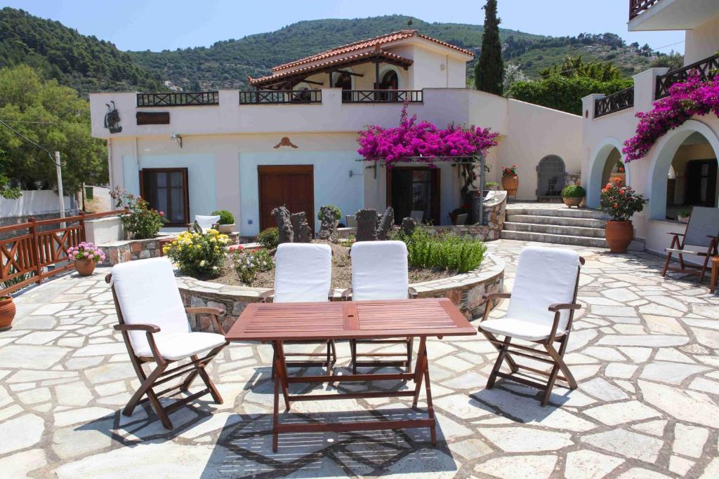 Pleoussa Studio And Apartments Skopelos Eksteriør billede