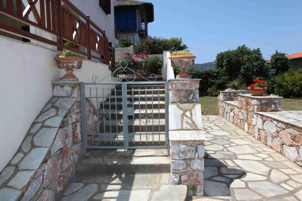Pleoussa Studio And Apartments Skopelos Eksteriør billede